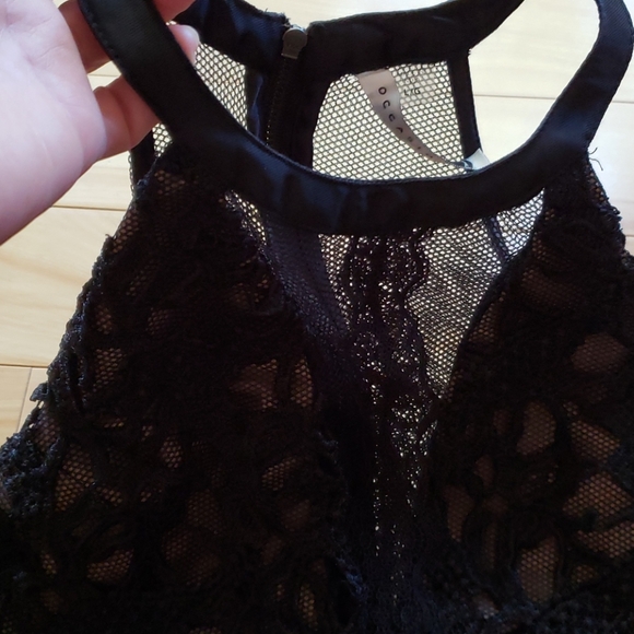 Halter dress ๐ค - Picture 9 of 16